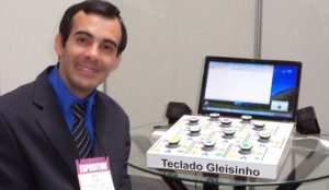 Geison, criador do Teclado Iconográfico Combinatório 