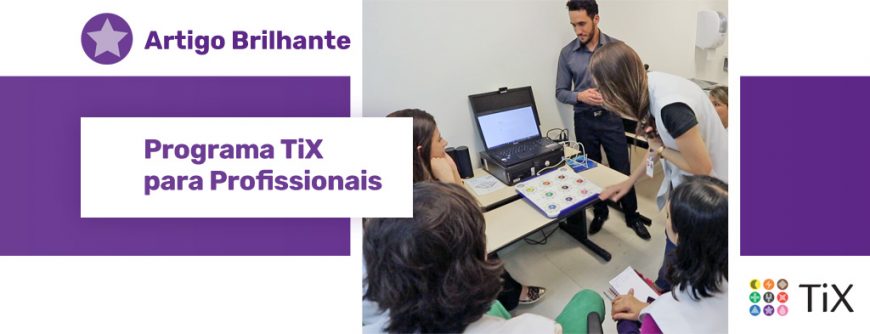 Profissionais da área de reabilitação ao redor de um mesa com um computador e um Teclado Tix participando de um treinamento. Ao lado da imagem, uma estrela roxa com o texto "Artigo Brilhante: Programa TiX para Profissionais"