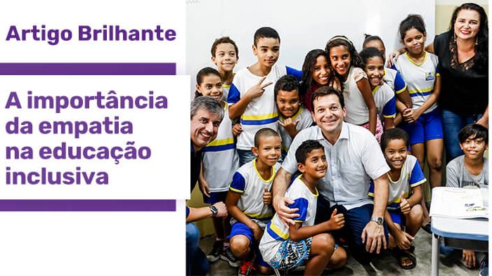 Grupo de alunos em torno de 8 anos posando para a foto na sala de aula. Alguns estão de pé e outros agachados, todos com uniforme da escolar. Também estão posando para a foto 2 professores e 1 professora. Uma estrela roxa com o texto "Artigo Brilhante - A importância da empatia na educação inclusiva".